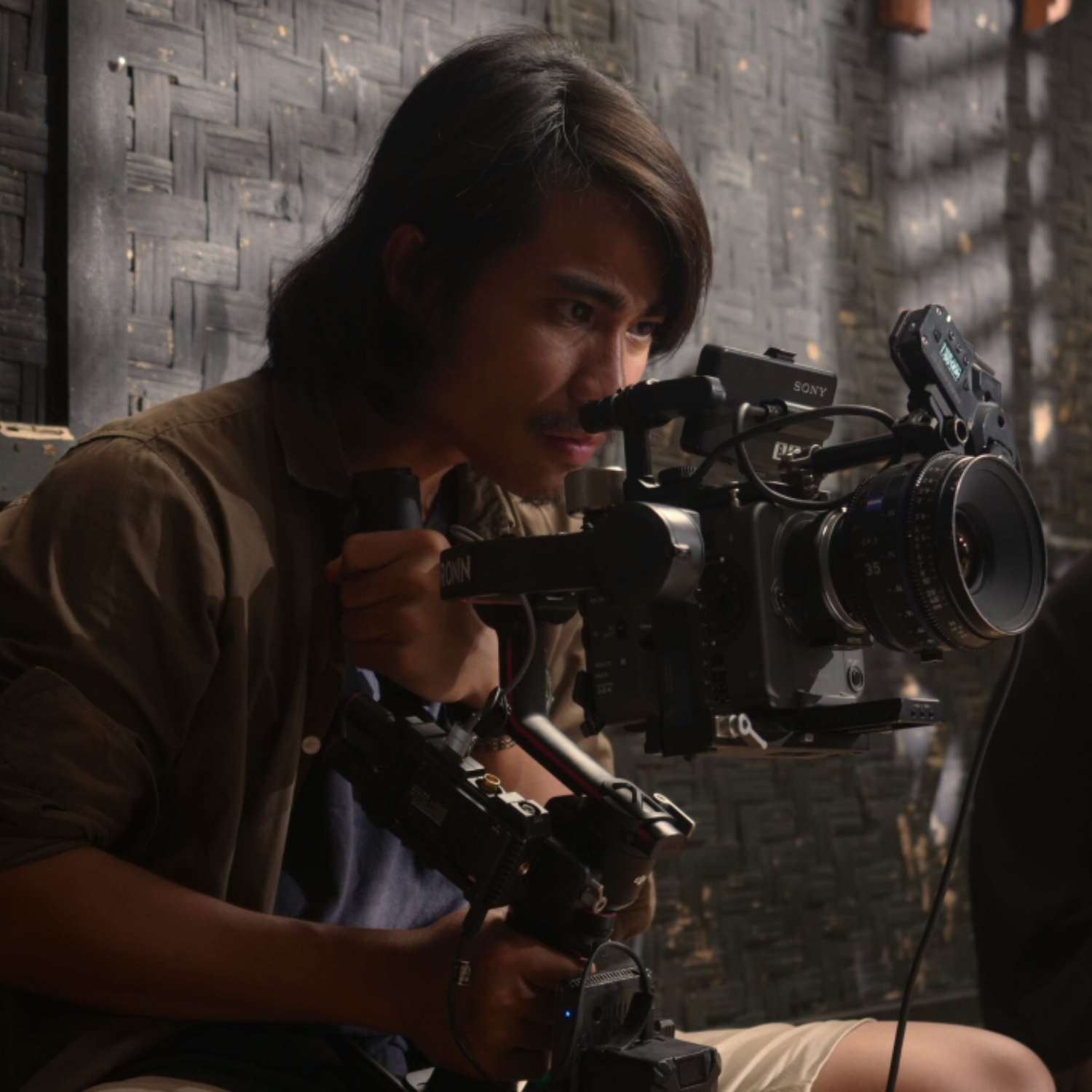 Tim Buana Kreatif Nusantara sedang berdiskusi